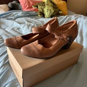 GUC Taos Angel Brown Leather Mary Jane Heels